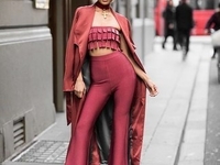 Эффектный образ: с чем носить расклешенные брюки