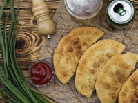 Вкусный рецепт: как приготовить домашние чебуреки с мясом