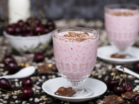 Молочный коктейль с черешней