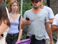 Целлофановый пакет вместо поясной сумки: новый тренд от Леонардо ДиКаприо