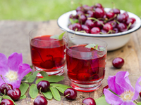 Вишневый компот с лимоном