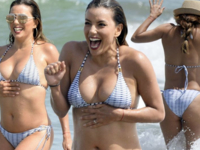 Пляжный образ: Ева Лонгория на отдыхе в Испании