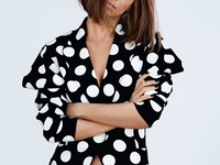 Эмили Ратажковски снялась обнаженной для журнала Allure