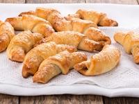 Как приготовить вкусные рогалики с маком и орехами