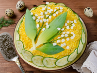 Салат Ландыши с ветчиной и черносливом