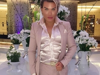 "Живая" кукла: результат множественных пластических операций