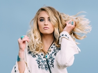 Фиолетовый шампунь — новый тренд по уходу за светлыми волосами