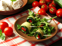 Как приготовить рулетики из кабачков: три вкусные идеи