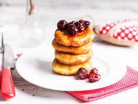 Сырники с вишней от Юлии Высоцкой