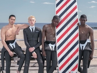 Том Браун создал необычные костюмы для серфинга