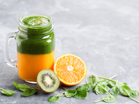 Слоеный смузи из манго и киви