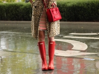 Готовимся к осени: стильные варианты резиновых сапог