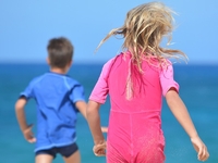 Доктор Комаровский: насколько загар опасен для детей