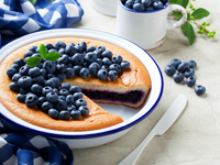 Заливной черничный пирог