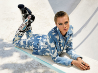 Кара Делевинь стала лицом обложки Elle UK