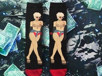 В продажу поступили носки с изображением Рианны