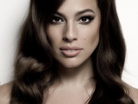 Модель plus-size опубликовала в Сети фото в купальнике