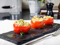 Фаршированные помидоры с кускусом