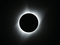 Полное солнечное затмение 21 августа: смотри фото