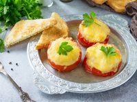 Как приготовить фаршированные помидоры с сыром: три вкусные идеи