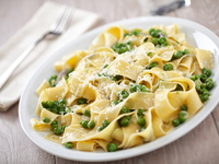 Паста с зеленым горошком и сыром
