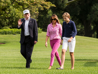 Меланья Трамп удивила публику консервативным нарядом