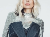 Ферги в платье от украинского дизайнера снялась для Vogue