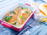 Лодочки из кабачков с грибами и фаршем