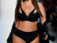 Эшли Грэм блеснула в бикини