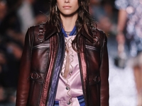 Кайя Гербер приняла участие в показе Coach 1941