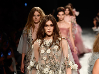 Эстетическое наслаждение: Marchesa представил невероятную коллекцию платьев