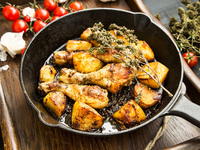 Курица, запеченная в духовке с картошкой и морковью