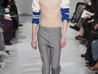 Calvin Klein презентовал невидимый свитер