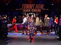 Сестры Хадид блеснули в показе Tommy Hilfiger