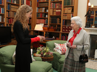 К делу и к месту: учимся подбирать наряды у Елизаветы II