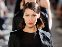 Белла Хадид приняла участие в показе Max Mara