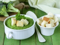 Суп-пюре из брокколи с сыром Рокфор и рукколой