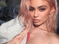 20-летняя Кайли Дженнер беременна первенцем – СМИ