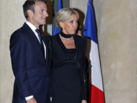 64-летняя Брижит Макрон покорила публику стильным платьем