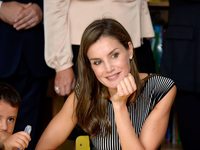 Королева Испании Летиция вышла в свет в платье Zara