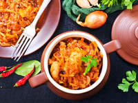 Гуляш с капустой и перцем