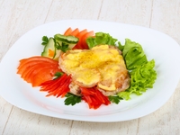 Мясо под сырной корочкой: три вкусные идеи