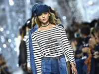 Соединение традиций и современных тенденций в единый дует: Dior представил новую коллекцию