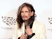 Группа Aerosmith отменила концерты из-за болезни Стивена Тайлера