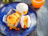 Безе с мороженым из облепихи