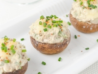 Шампиньоны, запеченные с сыром и брынзой