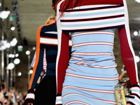 Louis Vuitton провел показ новой коллекции в Лувре