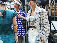 Chanel презентовал новую коллекцию возле водопадов и скал