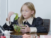 Семилетняя девочка-ютубер диктует законы моды