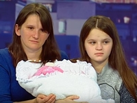 Мама в 12: психолог предположила, от кого родила шестиклассница